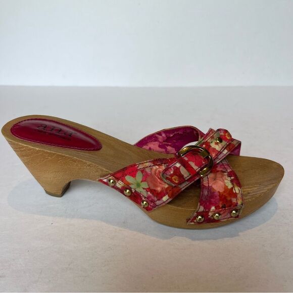 a.n.a. Women's Red Floral Fabric Wedge Sandals Red/Pink multi size 8 1/2M - Picture 4 of 9